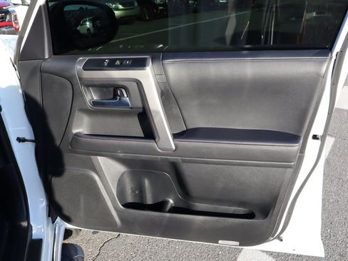 Used 2024 Toyota 4Runner Limited AWD/4WD image 39