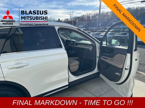 Used 2022 Lincoln Corsair AWD w/ Premium Package image 16