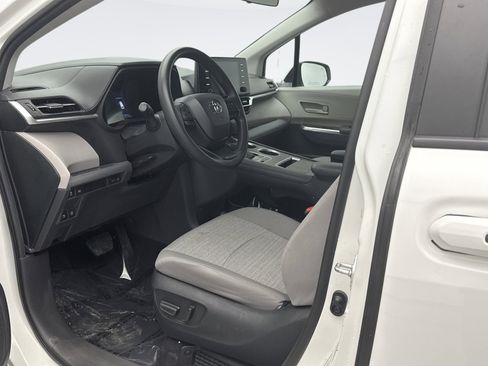 Used 2024 Toyota Sienna LE image 10