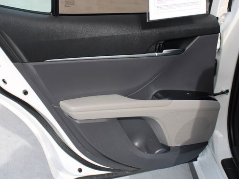 Certified 2020 Toyota Camry SE w/ Convenience Package image 13