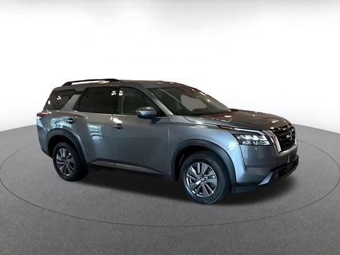 Used 2025 Nissan Pathfinder SV AWD/4WD image 2