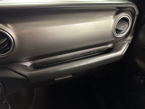 Used 2019 Jeep Wrangler Unlimited Sahara w/ Safety Group image 25