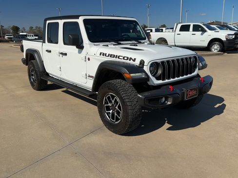Used 2024 Jeep Gladiator Rubicon AWD/4WD image 3