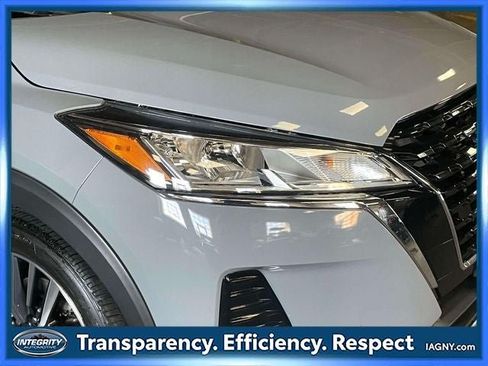Certified 2023 Nissan Kicks SV FWD image 10
