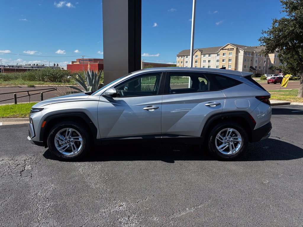 Certified 2026 Hyundai Tucson SE FWD image 2