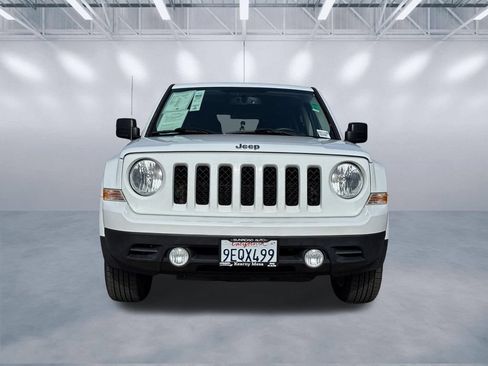Used 2017 Jeep Patriot Latitude AWD/4WD image 2