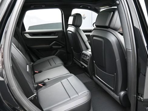 New 2026 Porsche Cayenne image 27