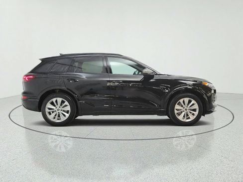 Used 2025 Audi Q6 e-tron Premium Plus w/ Premium Plus RWD image 4