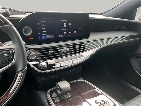 Certified 2024 Lexus LS 500 w/ Interior Upgrade Package RWD image 6