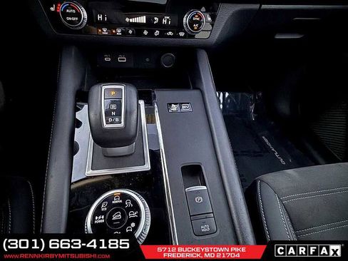 Used 2023 Mitsubishi Outlander SE image 17