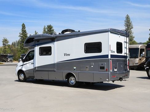 Used 2021 Mercedes-Benz Sprinter 3500 image 2