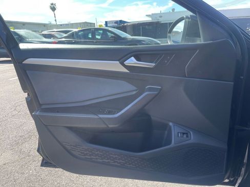 Used 2025 Volkswagen Jetta SE image 18