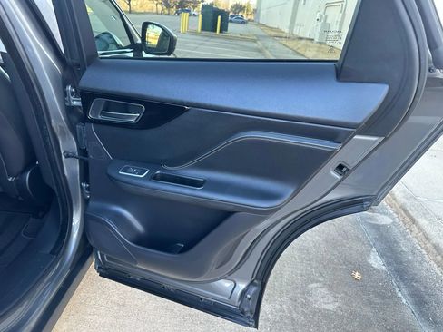 Used 2017 Jaguar F-PACE R-Sport image 23