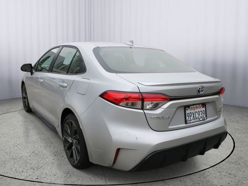 Used 2025 Toyota Corolla SE AWD/4WD image 5