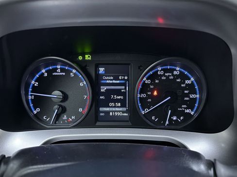 Used 2018 Toyota RAV4 LE w/ Carpet Mat Package image 22