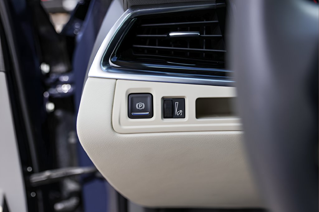 Used 2025 Cadillac XT6 Premium Luxury FWD image 15