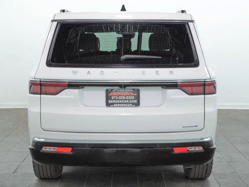 Used 2024 Jeep Wagoneer L Series II w/ Flexible Seating Group RWD image 14