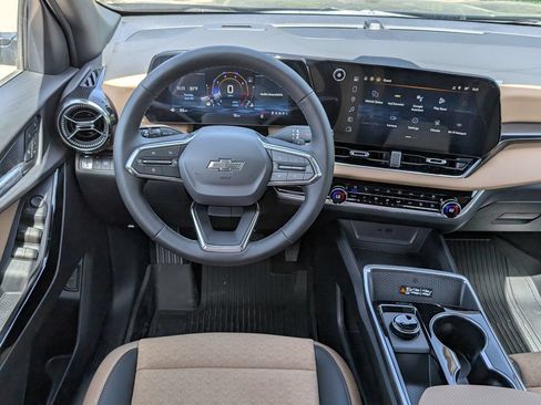 New 2026 Chevrolet Equinox ACTIV w/ Convenience Package III FWD image 4