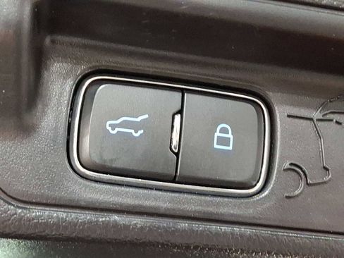 Used 2022 Ford Explorer XLT w/ Equipment Group 202A image 31