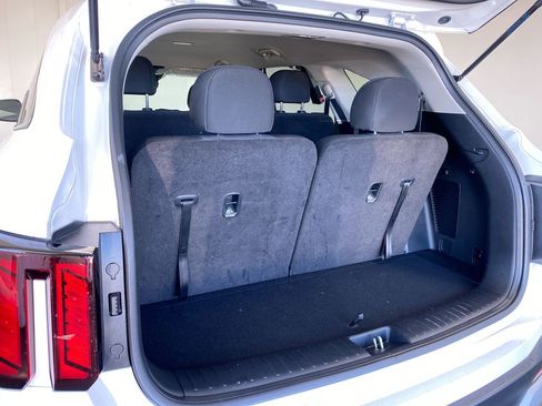 Certified 2025 Kia Sorento LX image 15