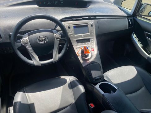 Used 2015 Toyota Prius Four FWD image 12