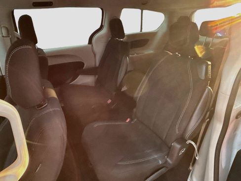 Used 2024 Chrysler Voyager LX FWD image 5