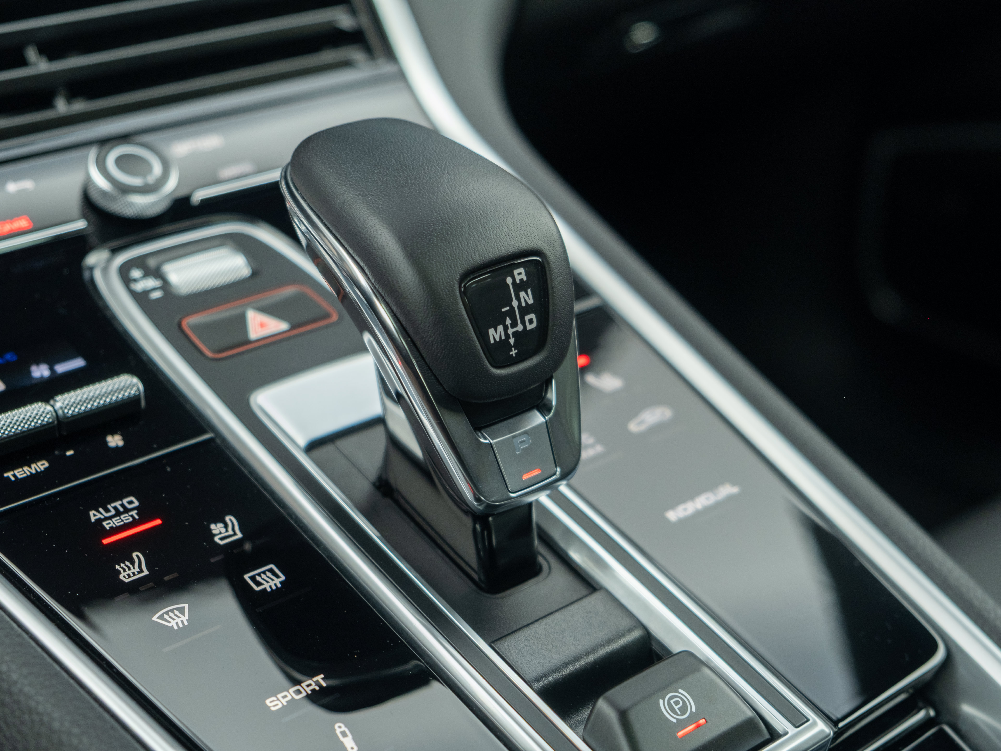 Certified 2023 Porsche Panamera 4 Platinum Edition AWD/4WD image 35