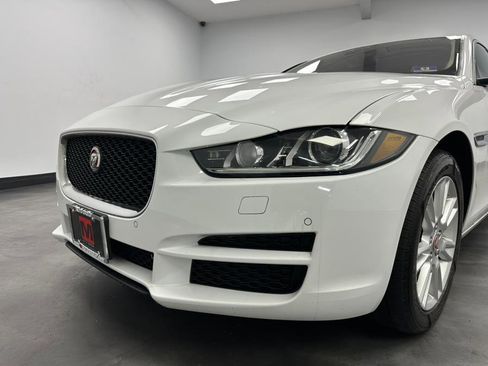 Used 2018 Jaguar XE Premium image 14