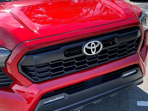 Certified 2025 Toyota Tacoma TRD Off-Road image 28