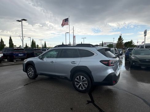 Used 2025 Subaru Outback Premium AWD/4WD image 6