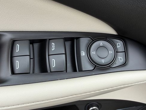 Used 2023 Buick Enclave Essence FWD image 17