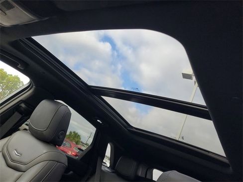 Used 2025 Cadillac XT5 Premium Luxury image 10