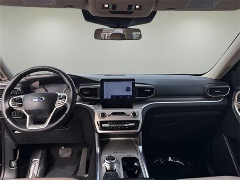 Used 2023 Ford Explorer XLT w/ Equipment Group 202A image 11