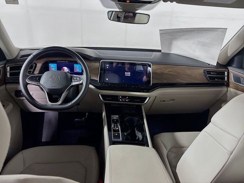 New 2025 Volkswagen Atlas SE image 12