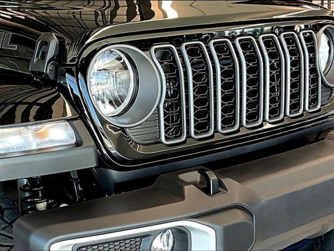 New 2025 Jeep Gladiator Sport image 30