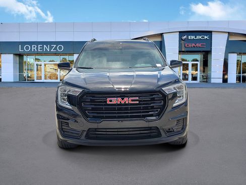 Used 2023 GMC Terrain SLE w/ Driver Convenience Package FWD image 2