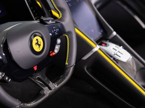 Used 2025 Ferrari Roma Spider RWD image 31