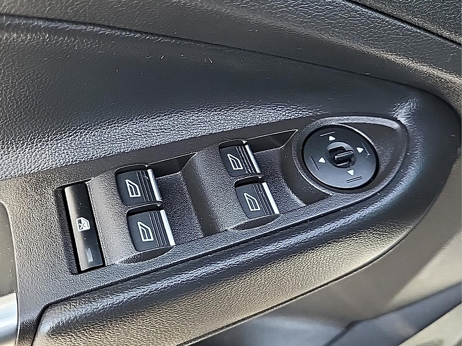 Used 2019 Ford Escape Titanium AWD/4WD image 14