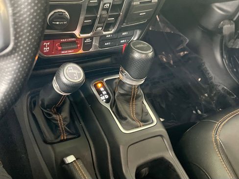 Used 2022 Jeep Gladiator Mojave w/ Cold Weather Group image 17