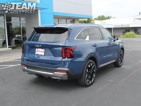 Used 2025 Kia Sorento EX FWD image 4