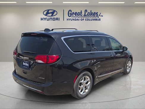 Used 2018 Chrysler Pacifica Limited FWD image 5