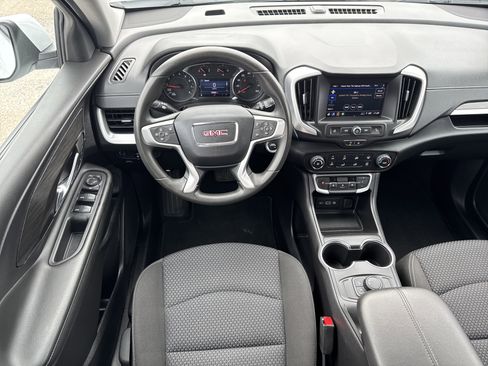 Used 2024 GMC Terrain SLE image 21