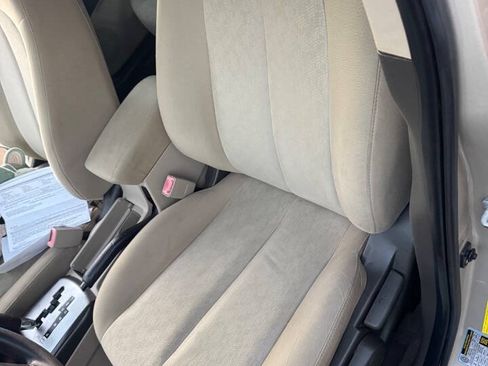 Used 2010 Hyundai Elantra GLS FWD image 12
