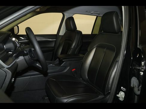 Used 2023 Jeep Grand Cherokee Limited w/ Black Appearance Package image 22