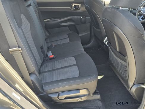 Used 2023 Kia Sorento LX image 17