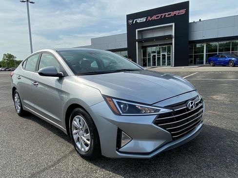 Used 2020 Hyundai Elantra SE FWD image 2