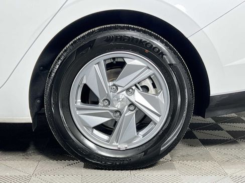 Certified 2024 Hyundai Elantra SE image 29