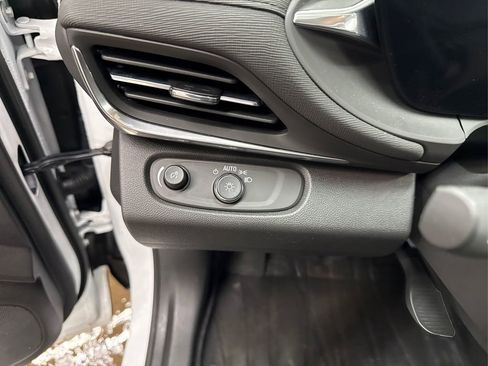 Used 2024 Buick Envista Preferred image 25