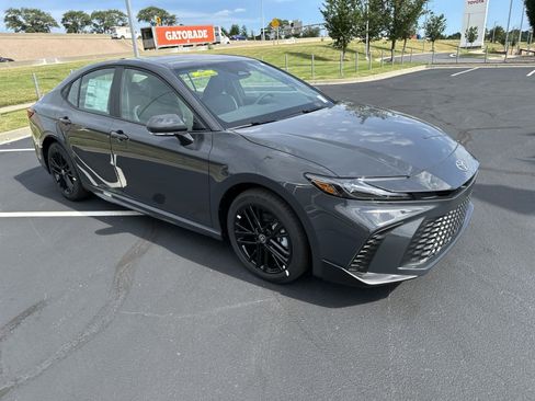 Used 2025 Toyota Camry SE w/ Convenience Package AWD/4WD image 2