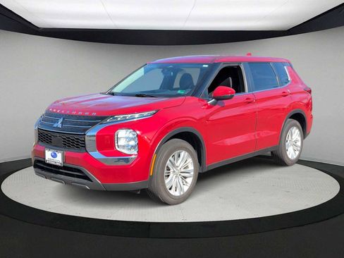 Used 2024 Mitsubishi Outlander ES image 4